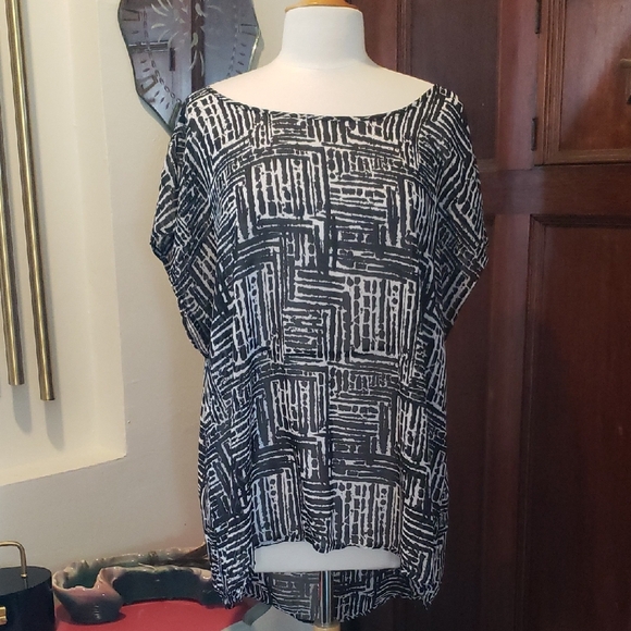 Torrid Black & White Graphic Sleeveless Tunic Top Size 2X - Picture 1 of 11